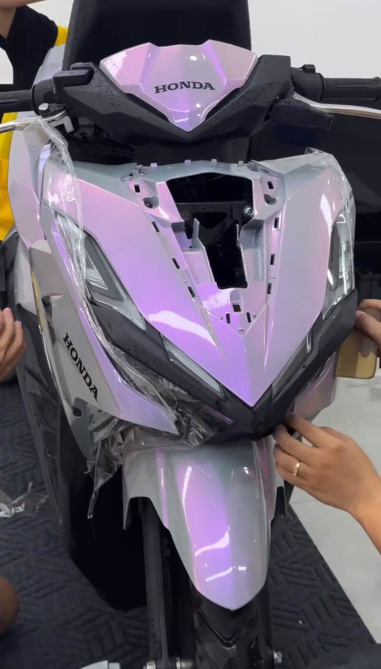 Dán Decal Xe – Kinh Nghiệm Chọn Decal Bền Đẹp
